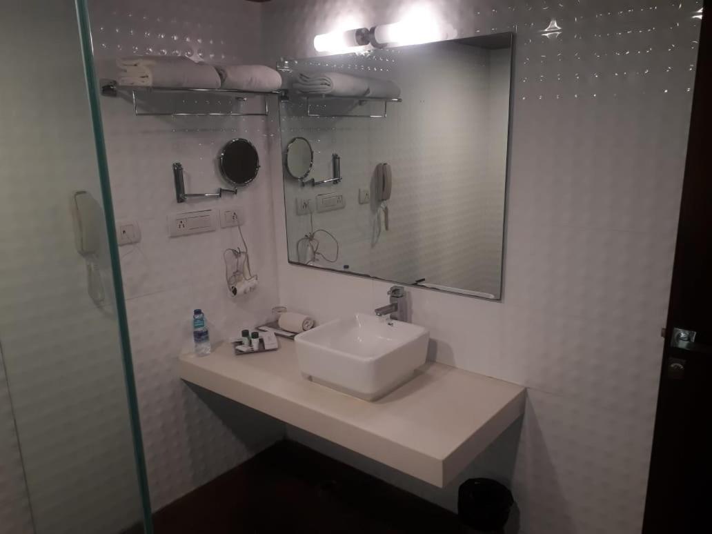 Cocoon Luxury Business Hotel Dhanbad Bagian luar foto